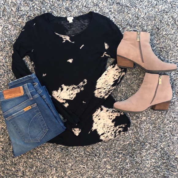 Aritzia Tops - ARITZIA WILFRED ABSTRACT RAYON PEBLUM TOP